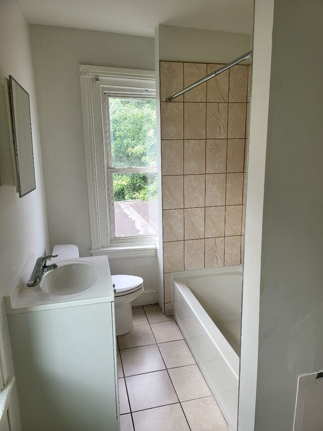 Foto del edificio - 1010 W Main St