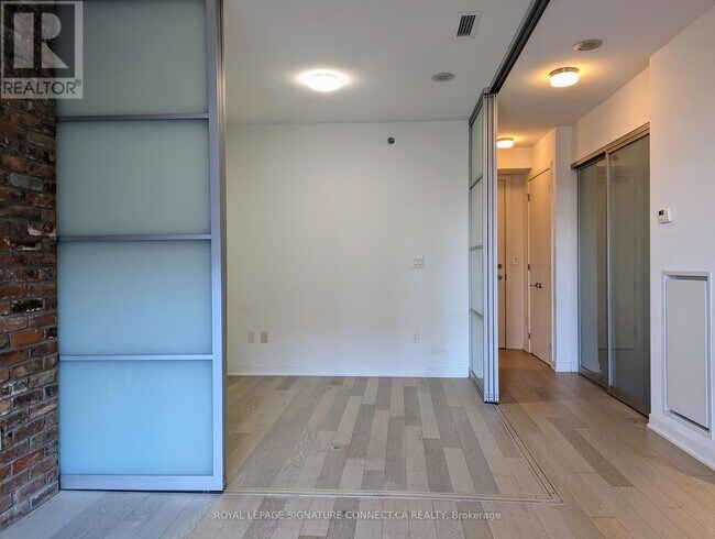 Photo du bâtiment - 88-488 Colgate Ave