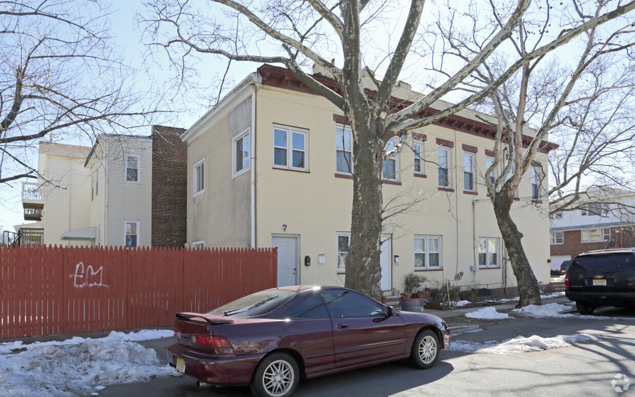 Building Photo - 1039 Fanny St