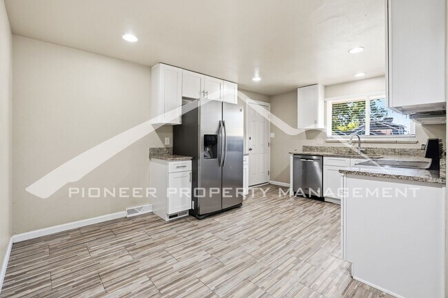 Foto del edificio - Spacious Home with Washer/Dryer and Storage Shed