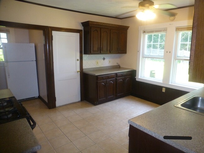 walk-in pantry - 43 Goethe St