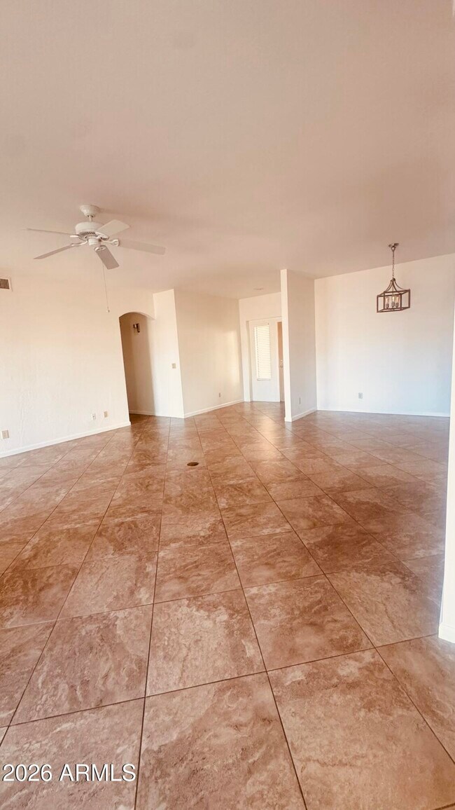Foto del edificio - 6707 E Kelton Ln