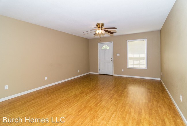 Foto del edificio - 2210 Hurst Ln