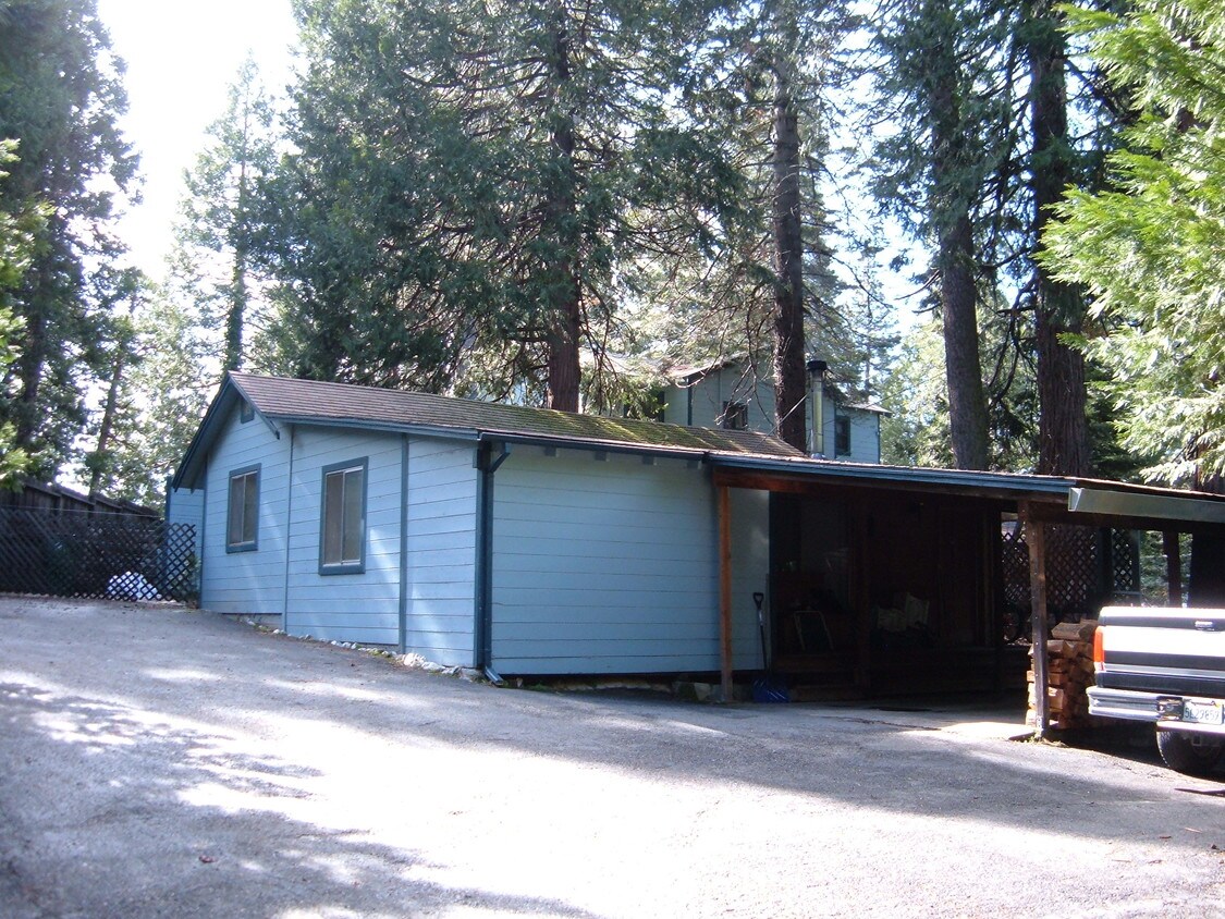 Building Photo - Majestic Pines Estates