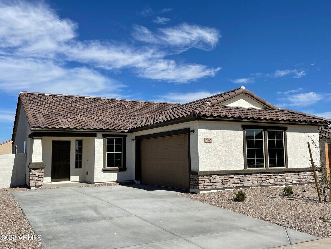 Primary Photo - 2062 E Julian Dr
