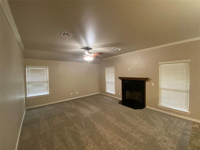 Building Photo - 2217 Crooked Oak Dr