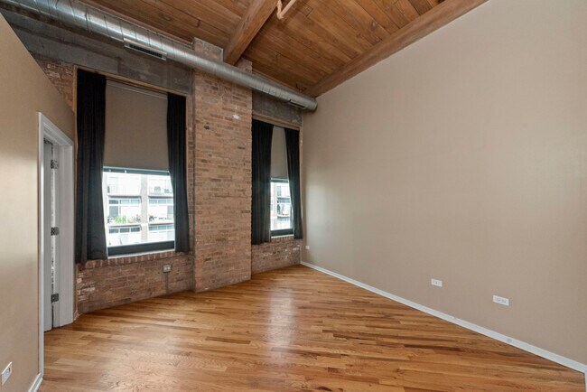 Foto del edificio - 1040 W Adams St