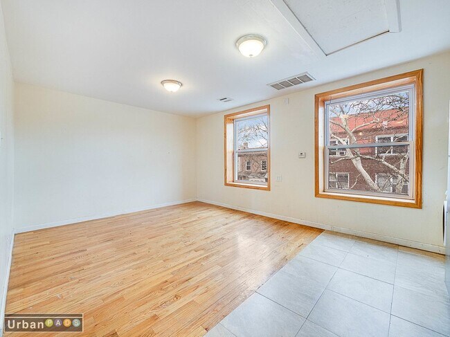 Building Photo - 1111 St Johns Pl