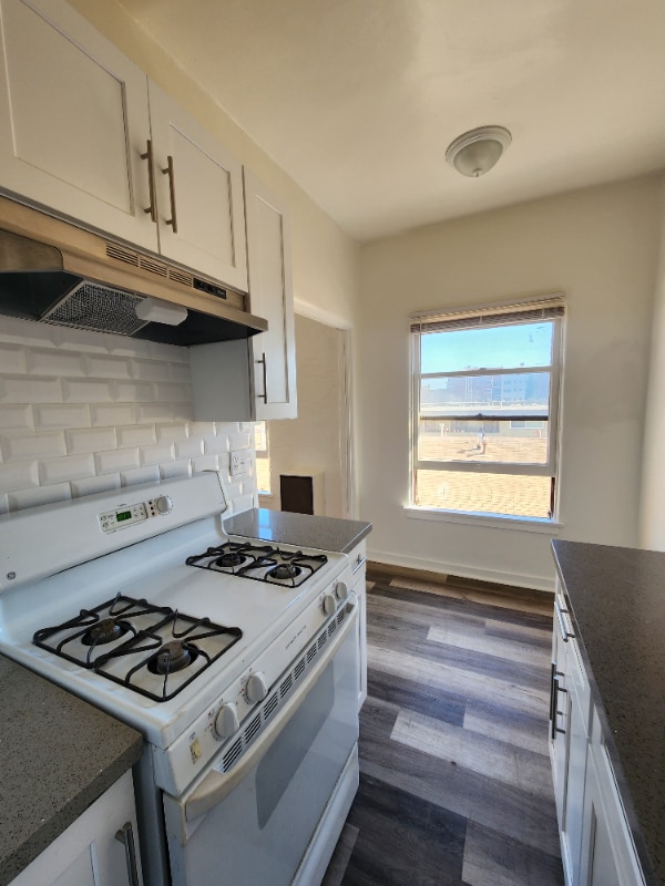 Building Photo - 1845 N Gramercy Pl