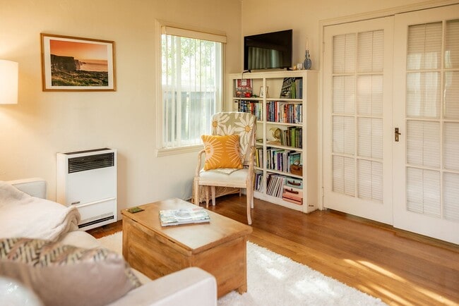 Photo - 1320 1/2 E. Colton Ave. Cozy 1 bedroom, 1 bathroom Redlands Cottage! House