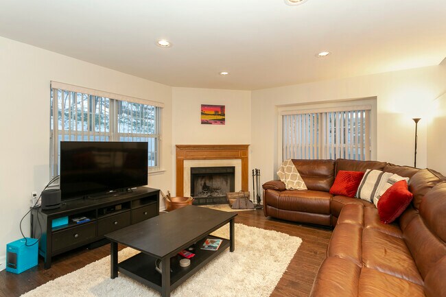 Building Photo - 23 Primrose Ln