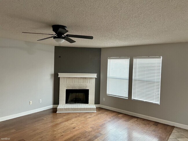 Building Photo - 4 br, 2.5 bath House - 2525 Barksdale Drive