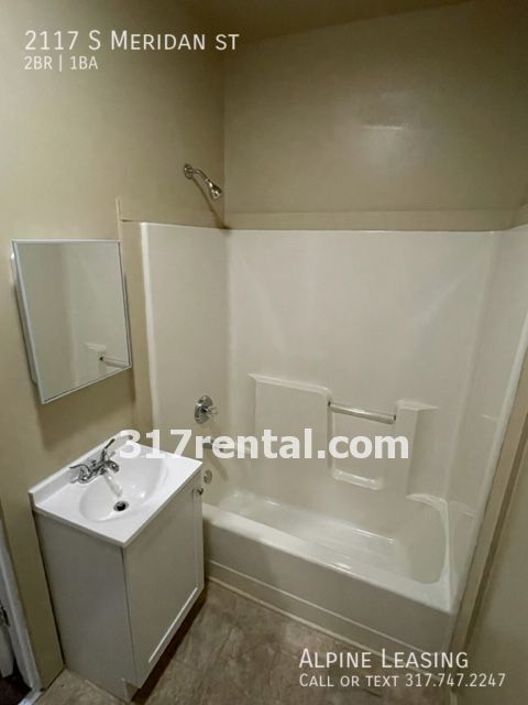 Foto del edificio - New Rehab Great location! Attached garage/...