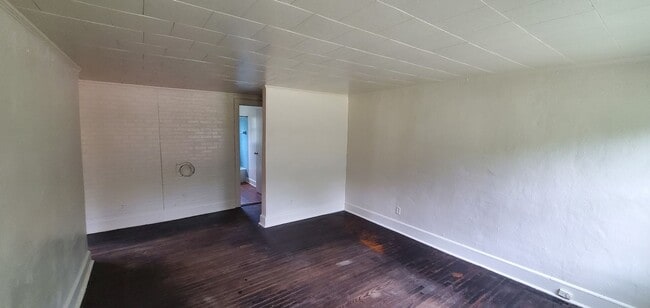 Building Photo - 3 Bedroom 1 Bathroom House