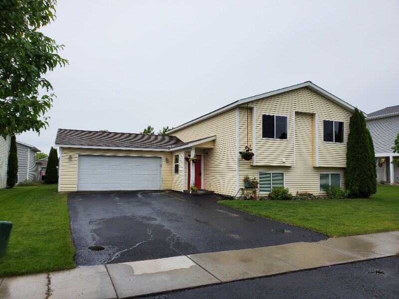 Primary Photo - 11 Vanderbilt Dr