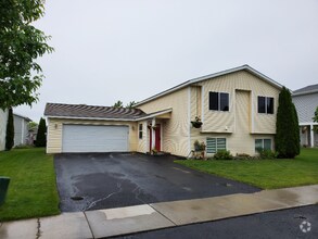 Building Photo - 11 Vanderbilt Dr
