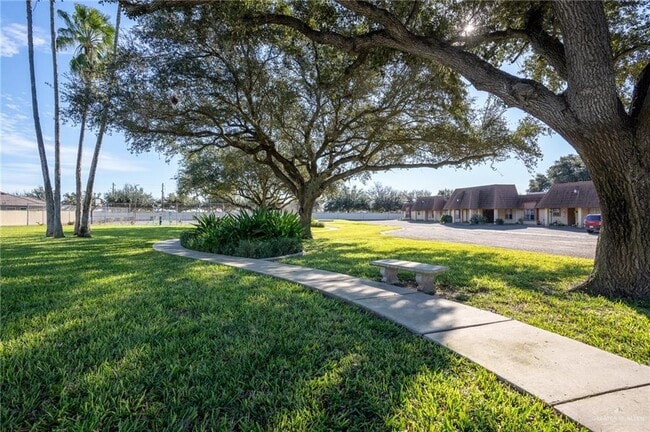 Building Photo - 500 E El Rancho Ave