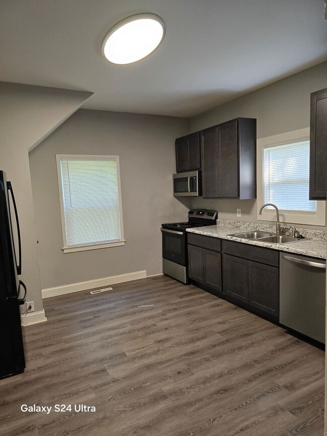 Building Photo - Charming 3 Bedroom Home in Belleville!