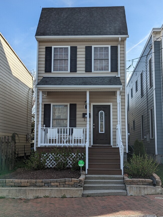 Foto del edificio - 2221 Cedar St
