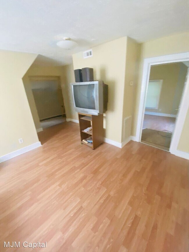 Foto del edificio - 1 br, 1 bath House - 211 Walnut st