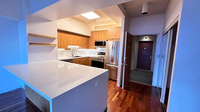 Foto del edificio - 6363 Christie Ave