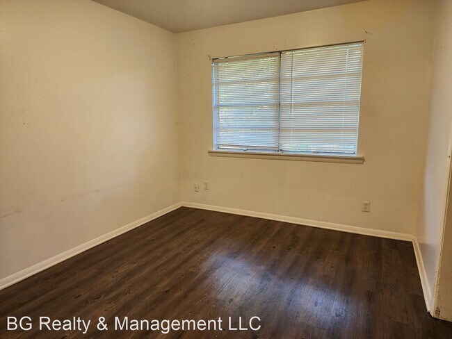 Building Photo - 3 br, 1 bath House - 1316 Clover Drive