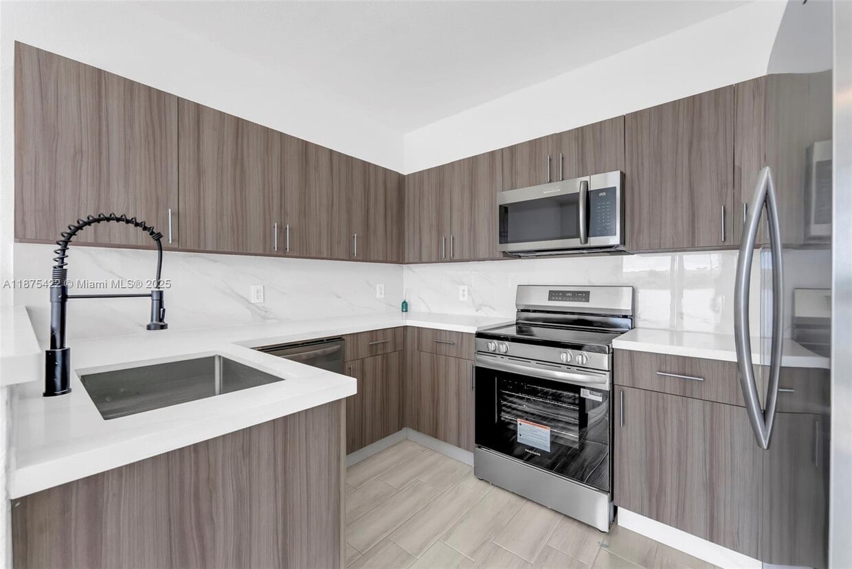 Primary Photo - 3907 SW 155th Ave
