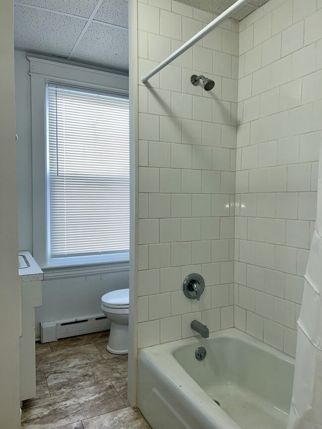 Building Photo - 19 E 3rd St