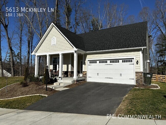 Building Photo - 4 Bed / 3 Bath Single Family w/ Fenced Yar...