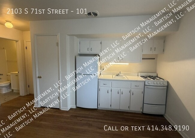 Foto del edificio - 2103 S 71st St