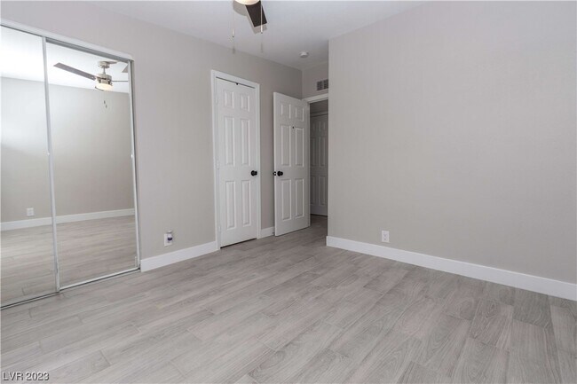 Foto del edificio - 4733 E Harmon Ave