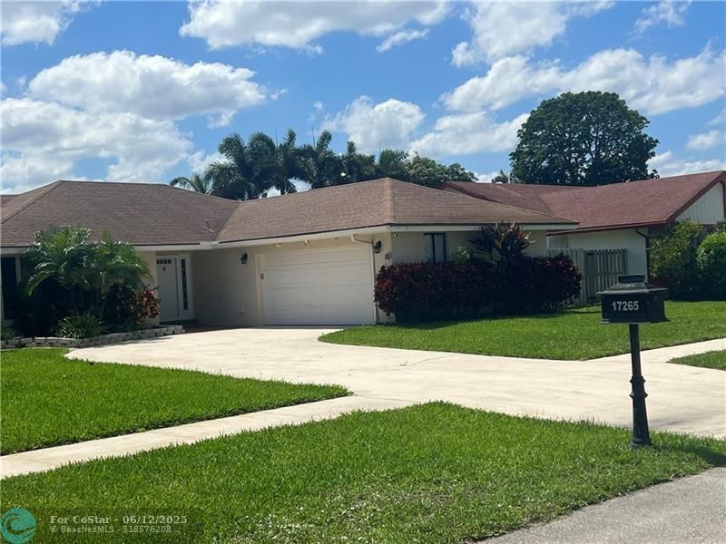 Foto principal - 17265 Lake Park Rd