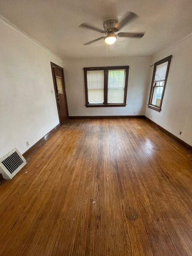 Building Photo - 1016 E Gift Ave