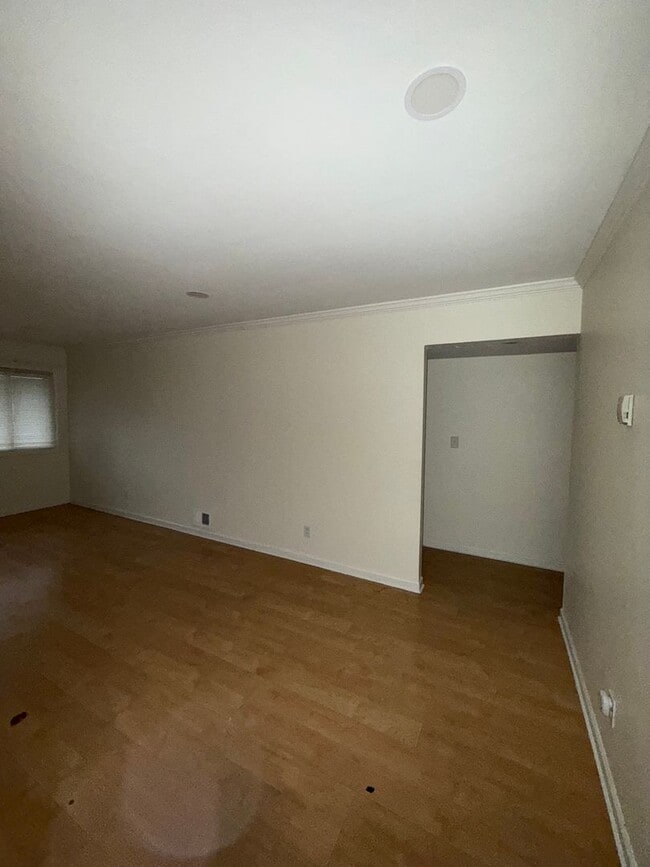 Building Photo - 22 Avon Dr