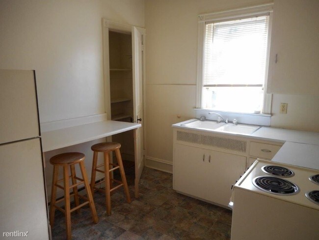 Foto del edificio - 829 Louisa St