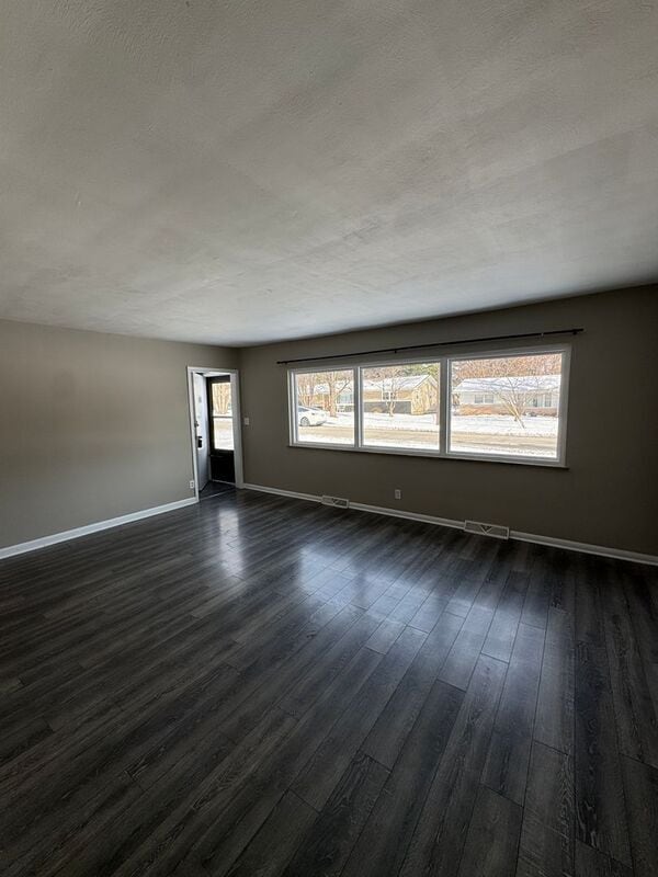 Building Photo - 555 S Airwood Ave