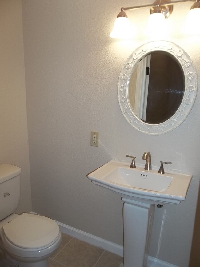 Building Photo - 3 BEDROOM, CLOSE TO SCOTT & WHITE