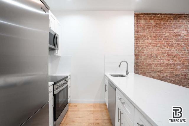 Foto del edificio - 3 bedroom in Brooklyn NY 11210