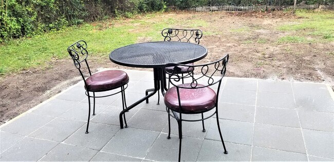 patio seating! - 508 Georgia St