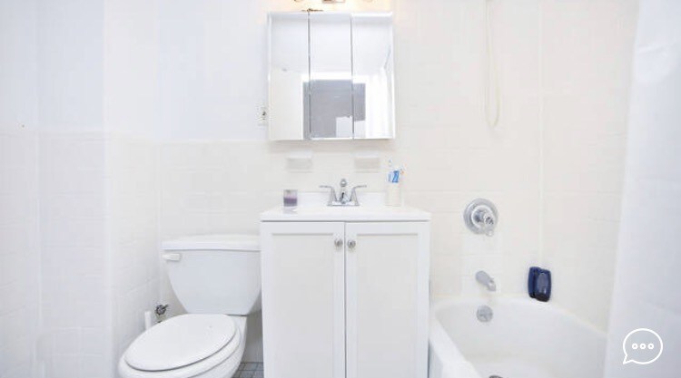 Foto del edificio - 212 W 79th St