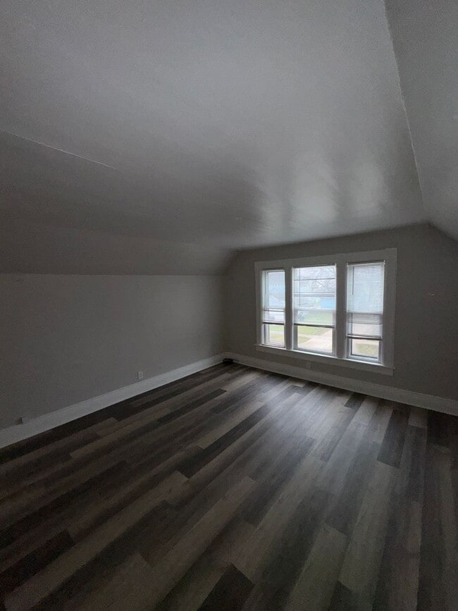 Building Photo - 120 E Spring St