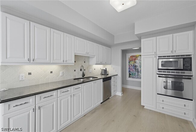 Foto del edificio - 7515 Pelican Bay Blvd