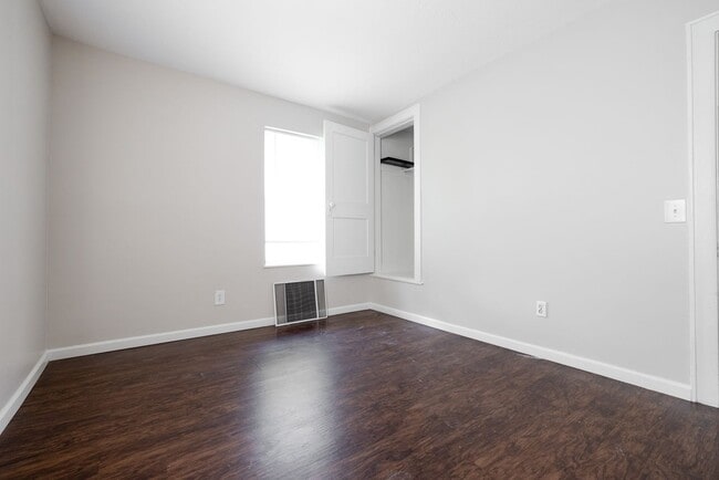 Building Photo - 45-47 W Moler St