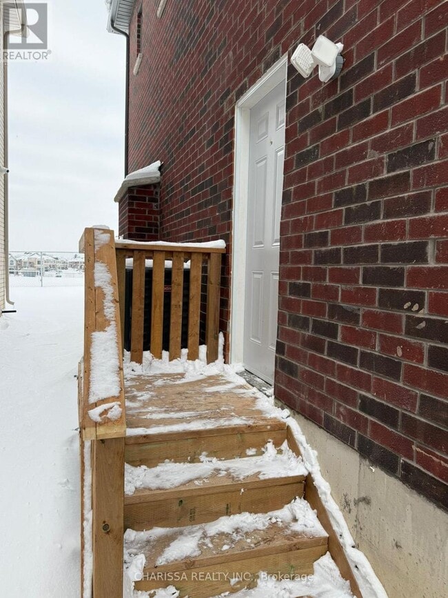 Building Photo - 831 Sobeski Ave