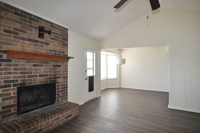 Foto del edificio - VIEW NOW/COMING SOON - Beautiful 3-2-2 in Saginaw with Quartz Counters & Large Backyard-Eagle MT-...