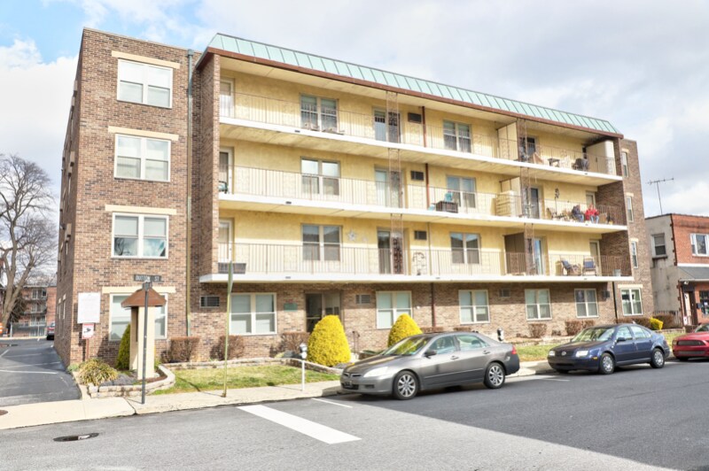 Building Photo - 131 Dutton St