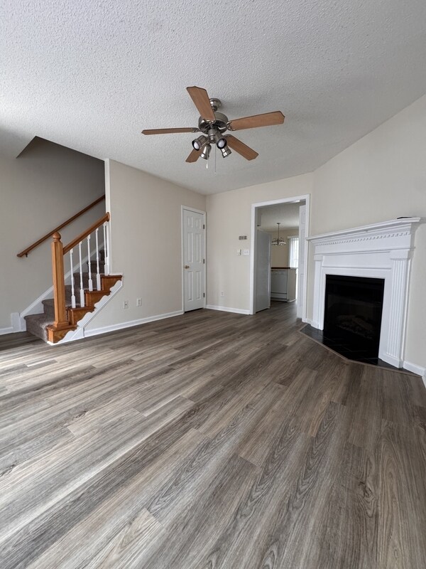 Foto del edificio - 870 Spring Forest Rd