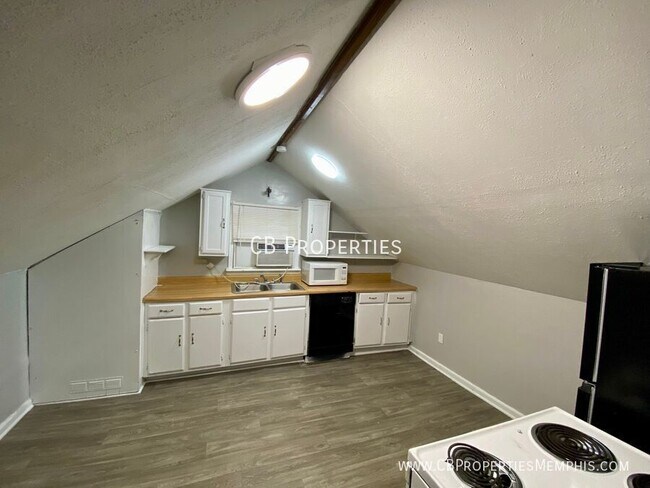 Building Photo - Studio Apt near Campus!