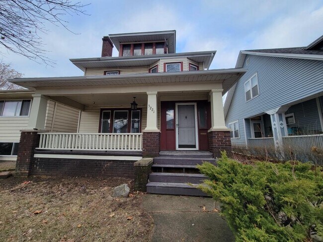 Foto del edificio - 3221 S Harrison St