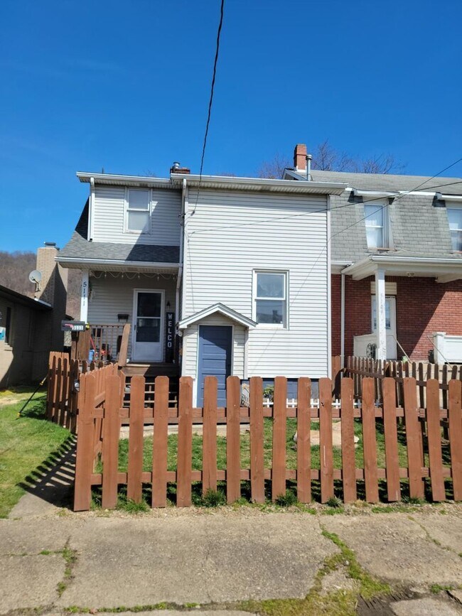 Foto del edificio - 3-bedroom, 1-bathroom home located on the picturesque Neville Island, PA.